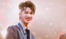 黄明昊恋情爆料视频,甜蜜互动引粉丝热议