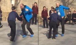 北京天坛大爷爆料视频,揭秘北京天坛神秘事件