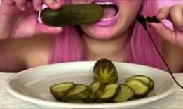 网红王大泡吃瓜